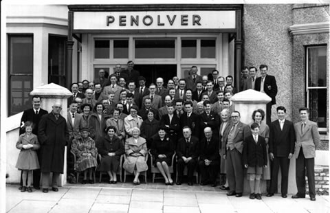 The full group of players and some wives at Newquay 1958